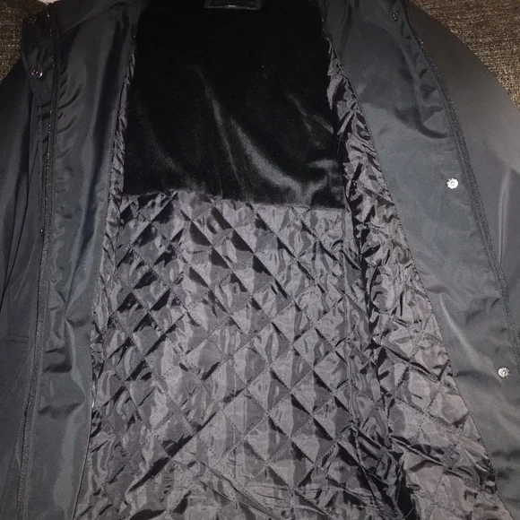 Weatherproof jacket - Picture 15 of 16